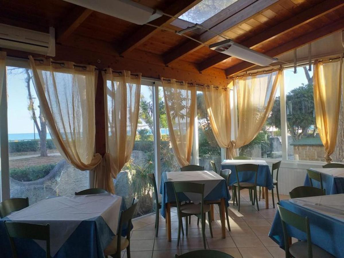 Room In Bb - Spacious Double Room Beside The Sea Пинето Экстерьер фото